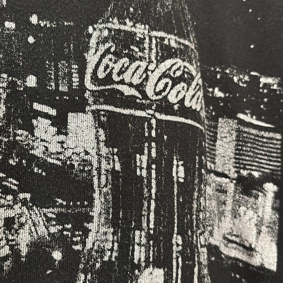 Women’s CocaCola Las Vegas Tshirt Glitter Skyline, Size XL, Black - Picture 4 of 6